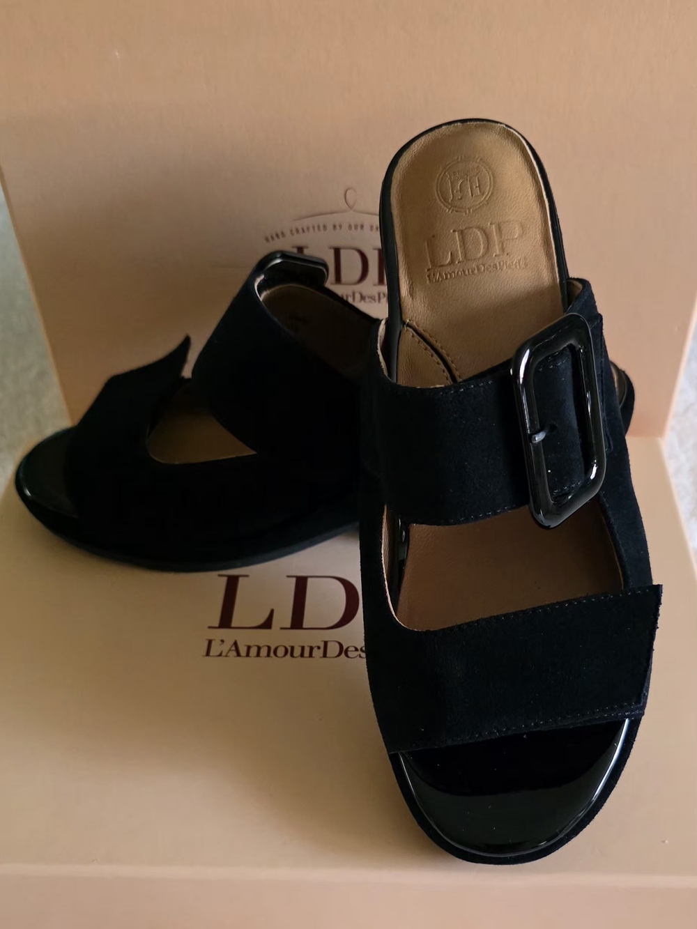 NWT L'Amour Des Pieds Black Suede Buckle Slide Sandals Size 7.5 M